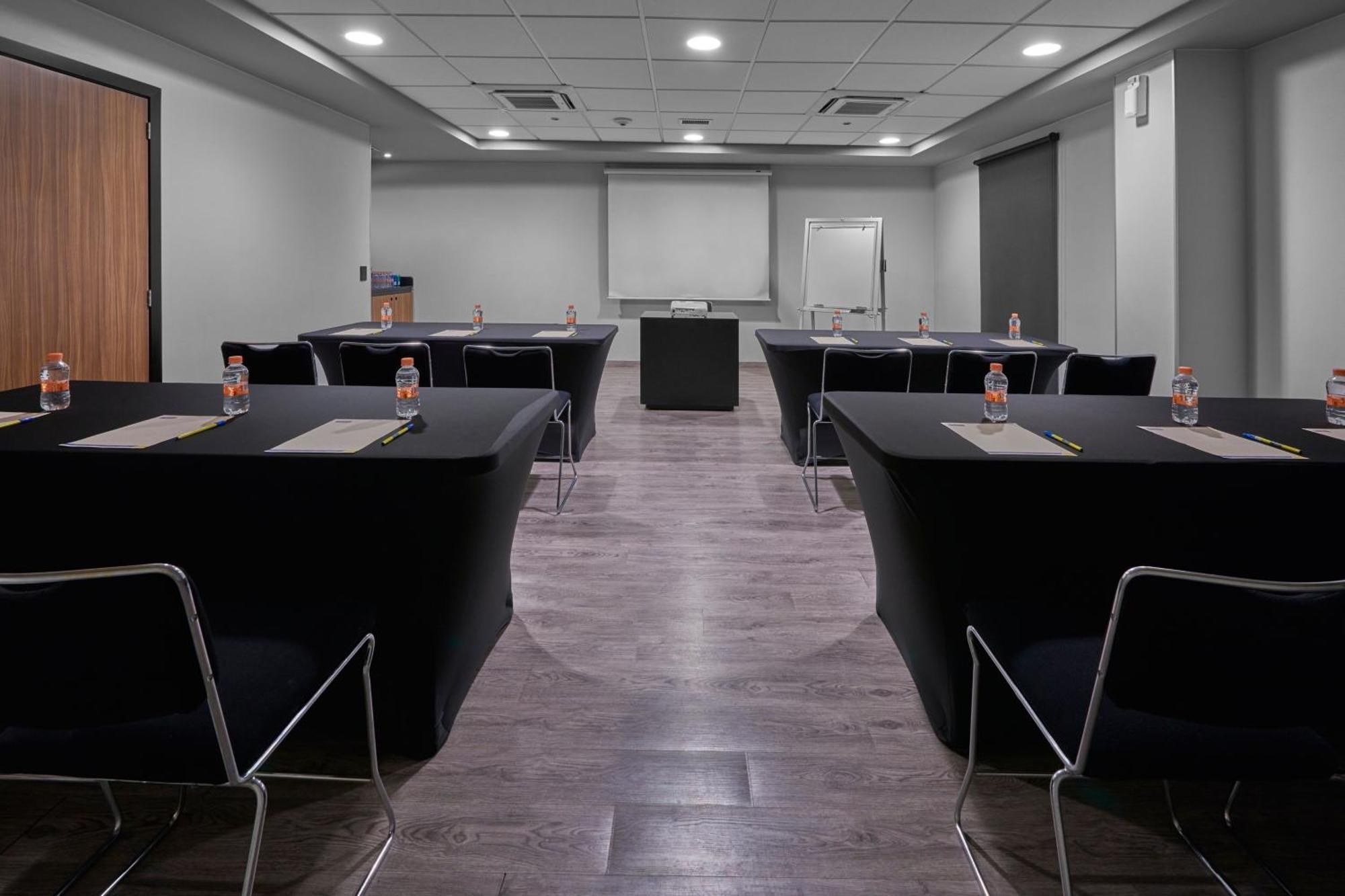 City Express By Marriott Irapuato Bagian luar foto