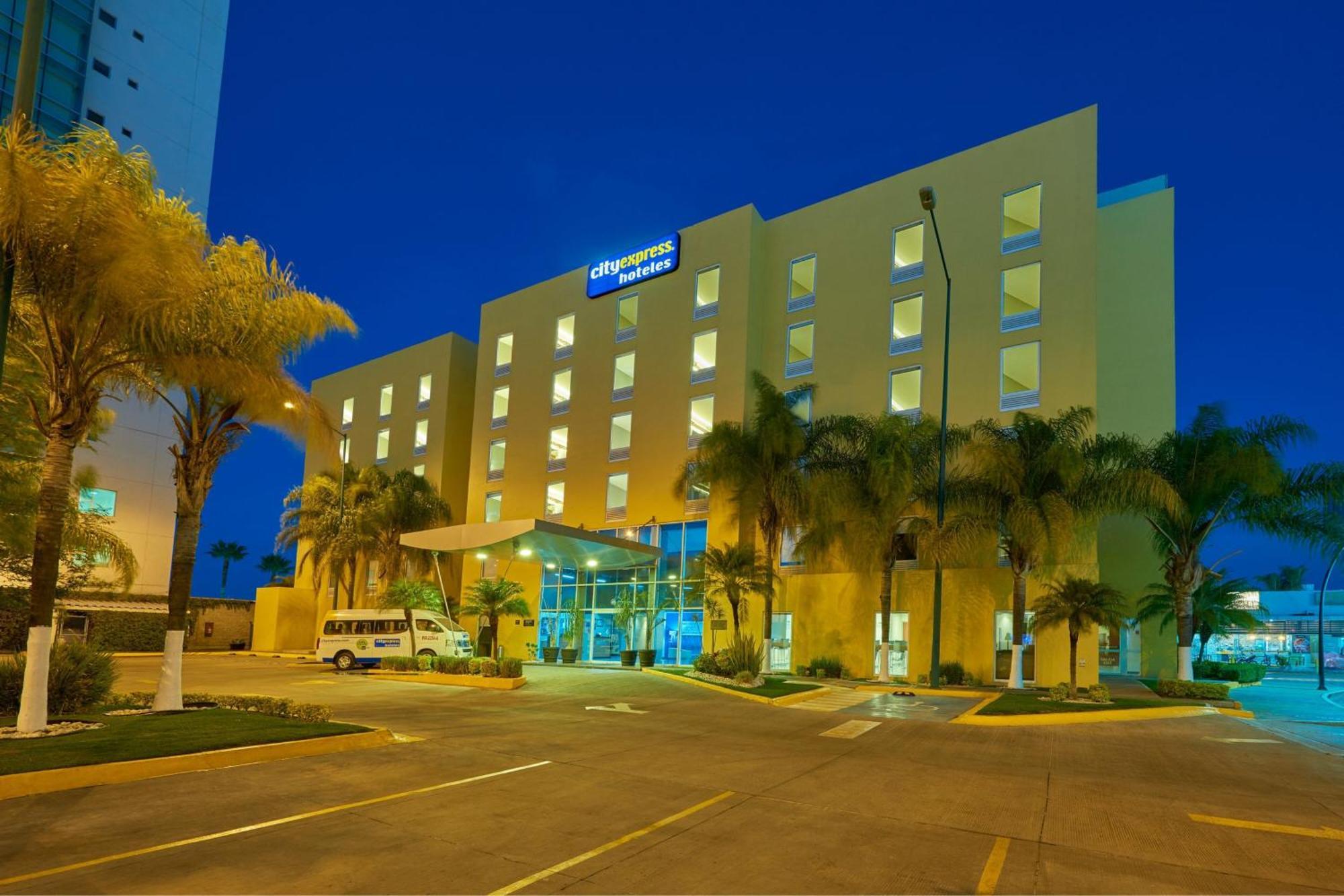City Express By Marriott Irapuato Bagian luar foto