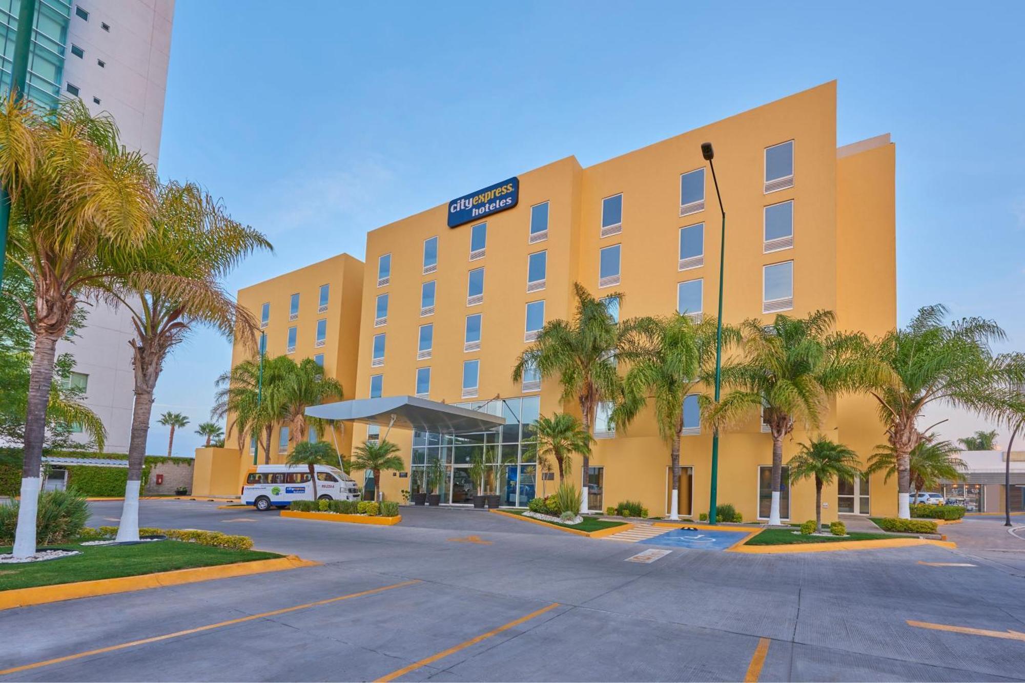 City Express By Marriott Irapuato Bagian luar foto